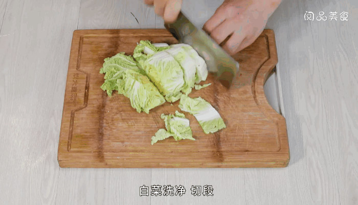 白菜煮油豆腐做法步骤：3
