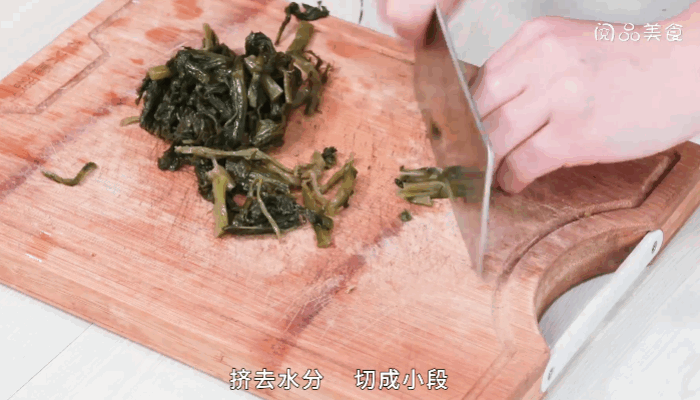 雪里蕻炒黄豆做法步骤：3