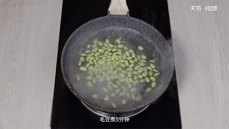 炒毛豆做法步骤：3