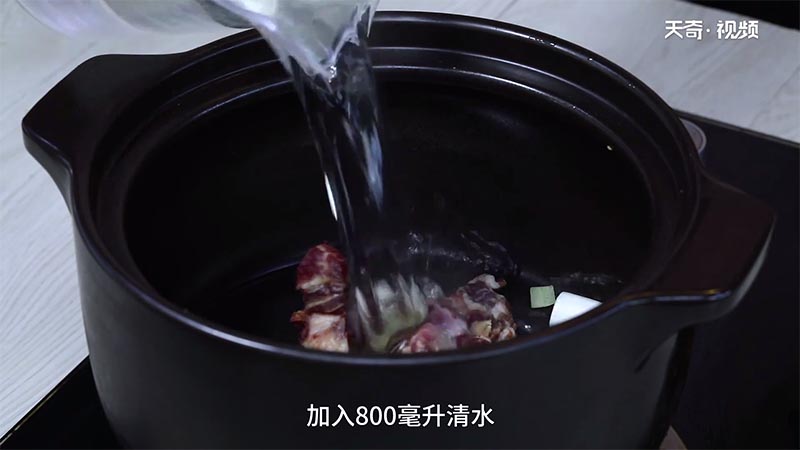 炖排骨汤做法步骤：5