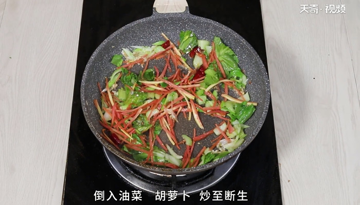 胡萝卜炒油菜做法步骤：4