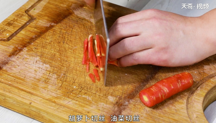 胡萝卜炒油菜做法步骤：2