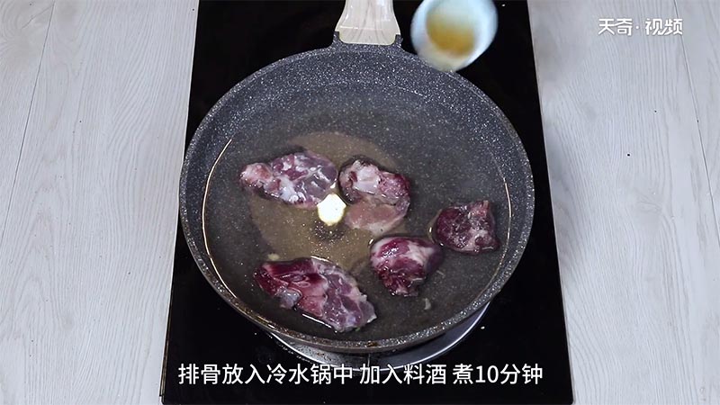 炖排骨汤做法步骤：2