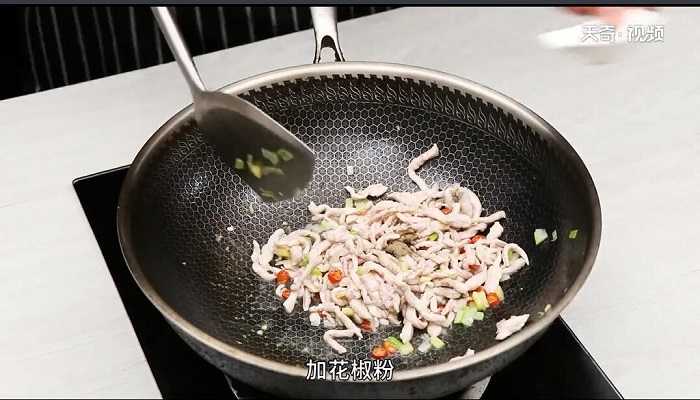 黄花菜炒肉丝做法步骤：9