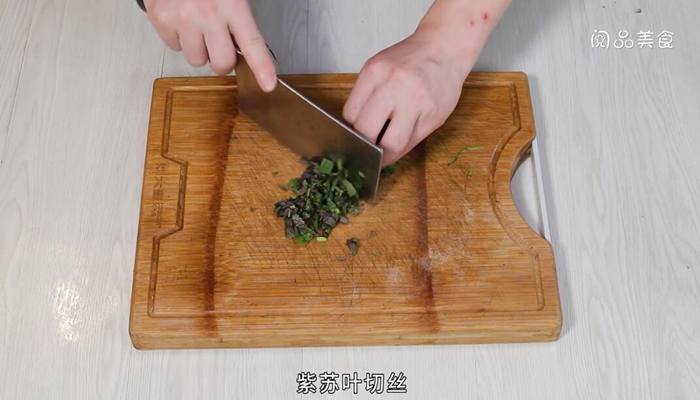 韭菜紫苏炒花甲做法步骤：4