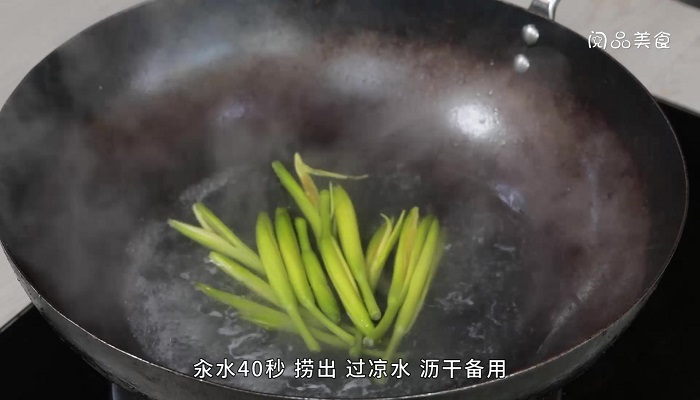 金针菇拌黄花菜做法步骤：5