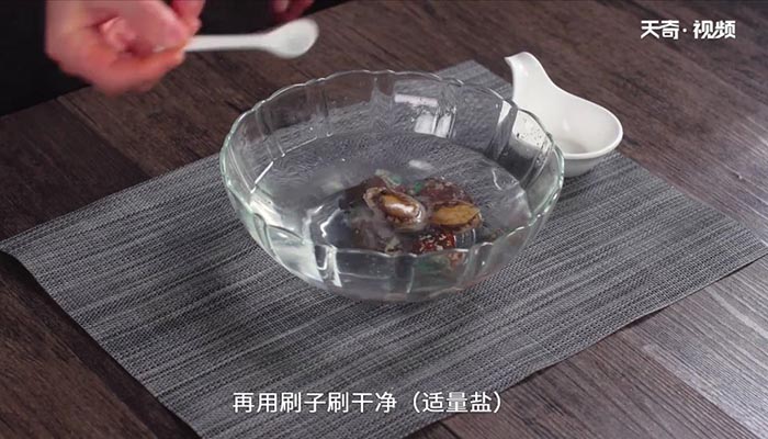 鲍鱼烧鸡做法步骤：2