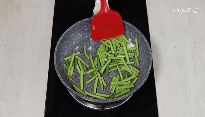 紫苏茄子炒豇豆做法步骤：7