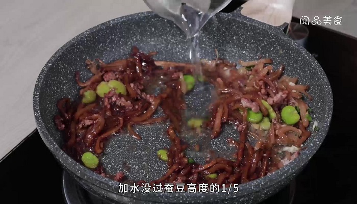 肉末榨菜炒蚕豆做法步骤：6