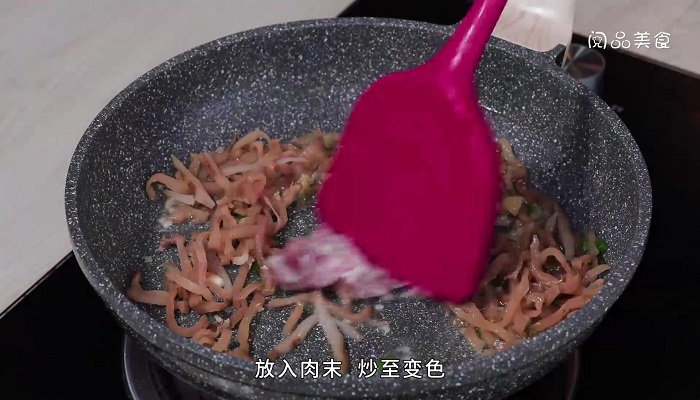 肉末榨菜炒蚕豆做法步骤：5