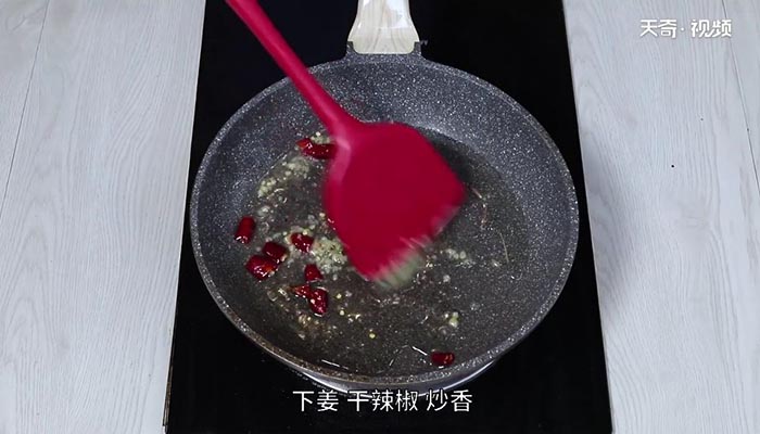 蚕豆炒韭菜花做法步骤：4