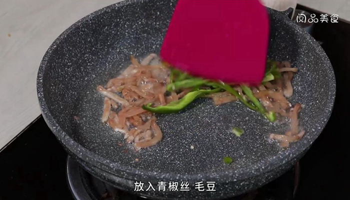 青椒榨菜炒毛豆做法步骤：6