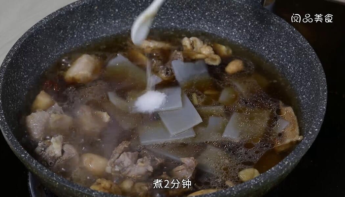 粉皮炖鸡块做法步骤：9