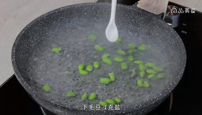 青椒榨菜炒毛豆做法步骤：4