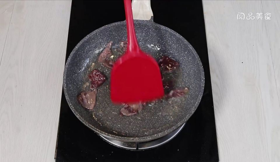 湘菜香菇炒肉做法步骤：4