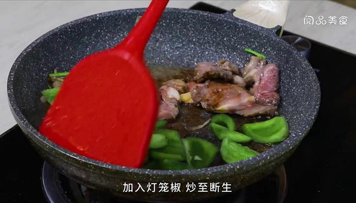 牛腩炒灯笼椒做法步骤：5