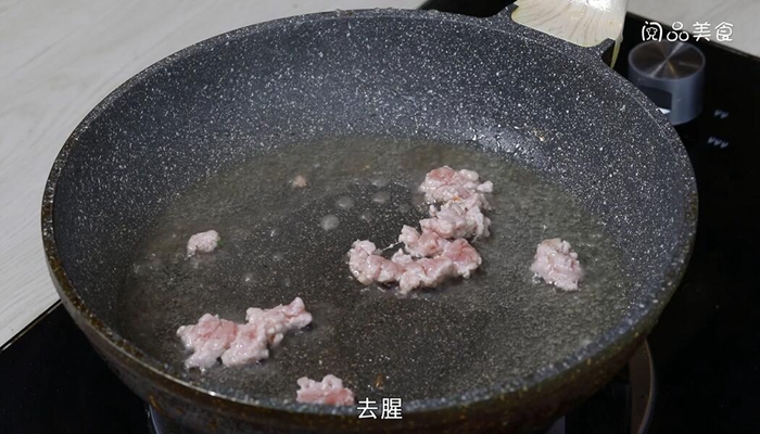 肉末榨菜炒藕丁做法步骤：6