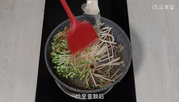 黄豆芽炒肉皮做法步骤：6