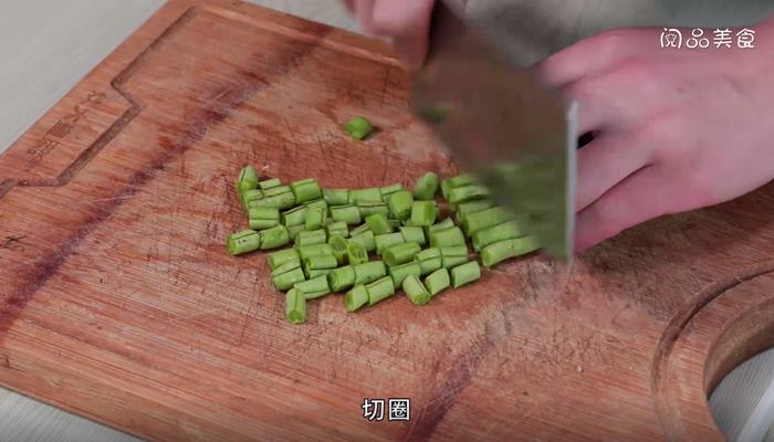 雪里蕻虾皮豆角做法步骤：4