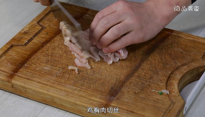 鸡肉炒茭白做法步骤：2