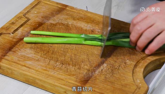 老腊肉炒豌豆尖做法步骤：2