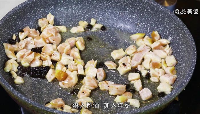 洋葱豆豉炒鸡做法步骤：3