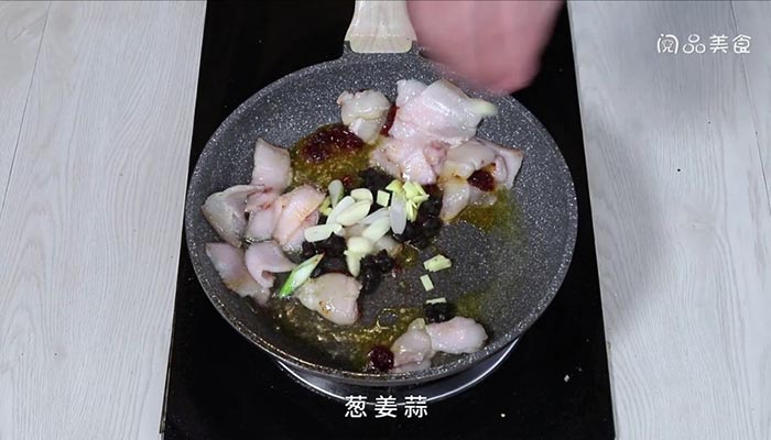 芦笋回锅肉做法步骤：5