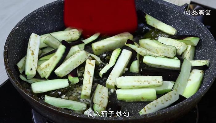 茄子炖酸菜做法步骤：7