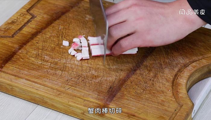 咖喱蟹肉炒饭做法步骤：2