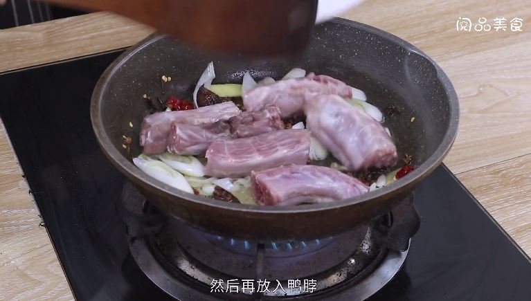 丁香烧鸭脖做法步骤：7