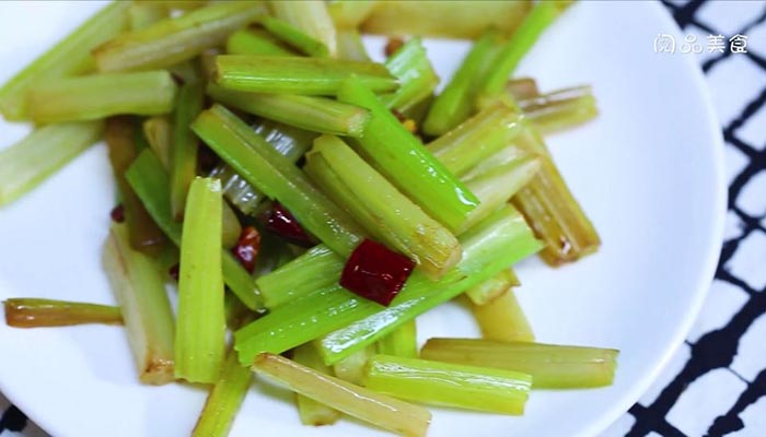 炒芹菜做法步骤：7