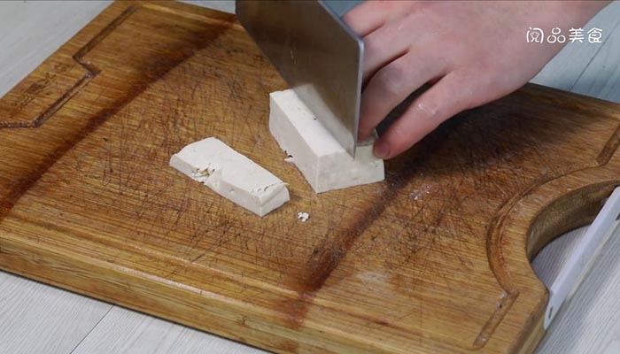 肉炒青椒豆腐做法步骤：2