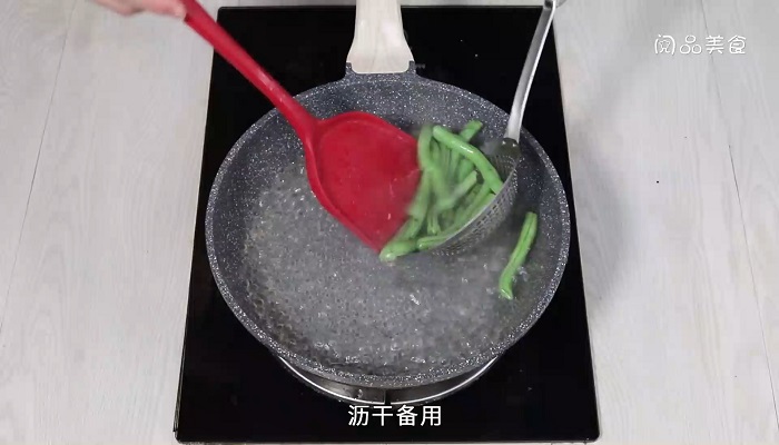 梅干菜炒豆角做法步骤：3