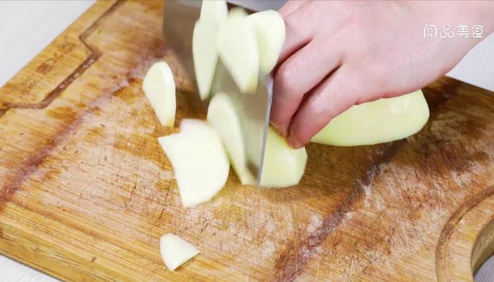 花菜炒土豆做法步骤：4