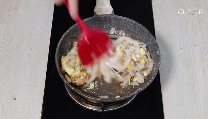 香菇鸡蛋炒米粉做法步骤：9