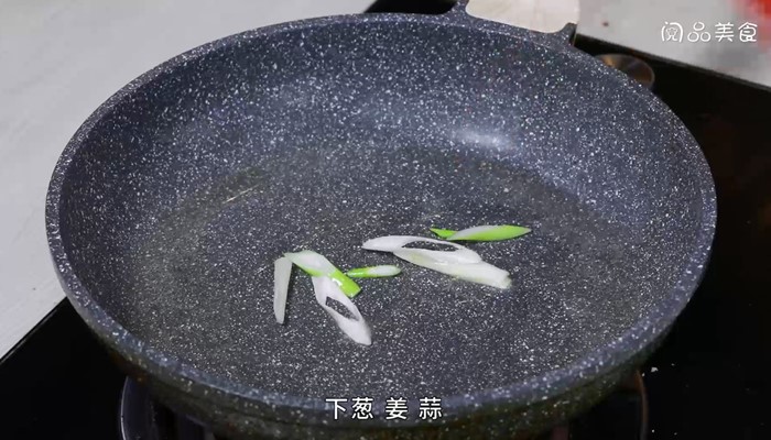 雪里蕻青椒炒墨鱼做法步骤：8