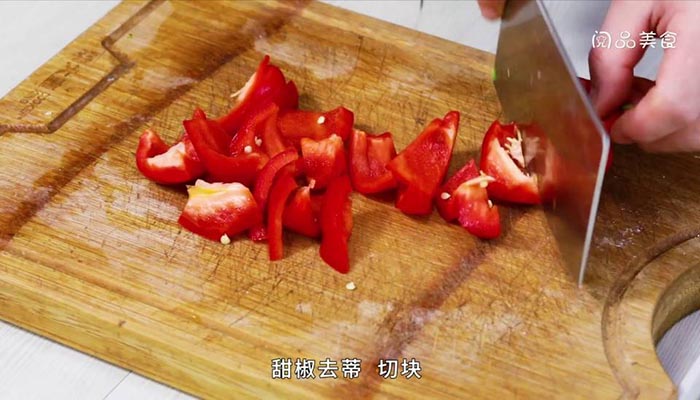 甜椒炒酸菜做法步骤：2