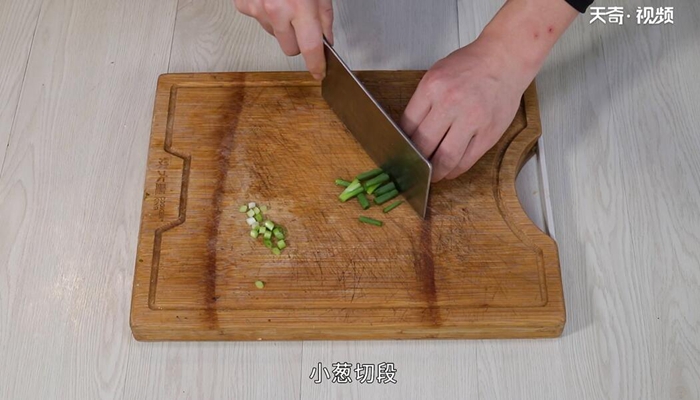 砂锅盐焗老鸭煲做法步骤：3