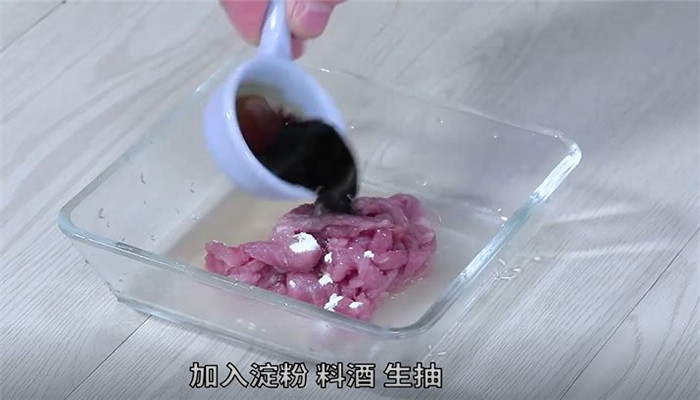 榨菜木耳炒肉丝做法步骤：2