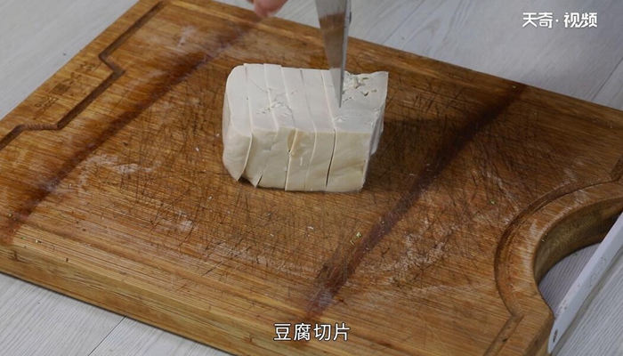 咸蛋黄拌豆腐做法步骤：2