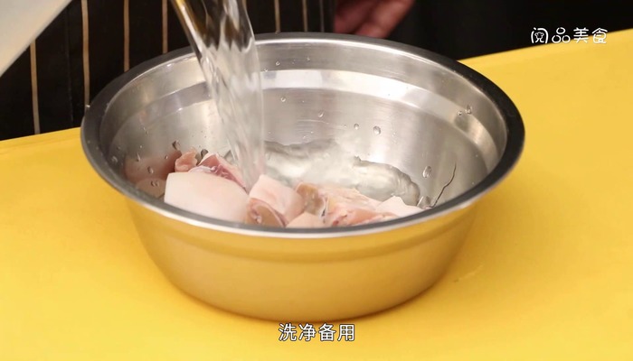 黄芪黄豆煲猪脚做法步骤：3