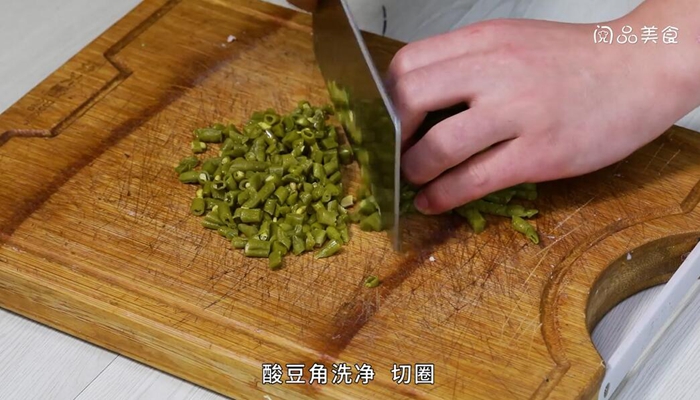 酸豆角炒鸡胗做法步骤：2