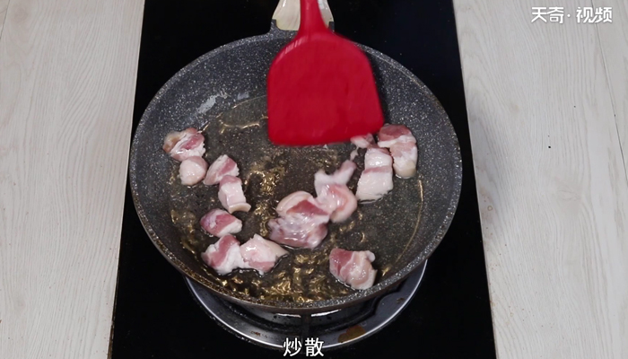 肉丁焖青豆做法步骤：7