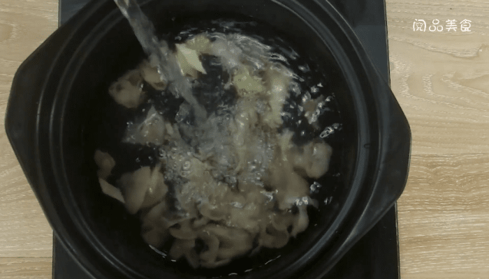 红枣鸡脚鱼肚汤做法步骤：7