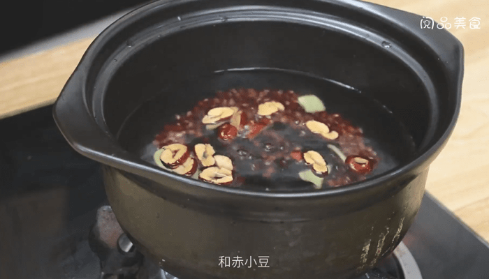 赤小豆鲤鱼汤做法步骤：8