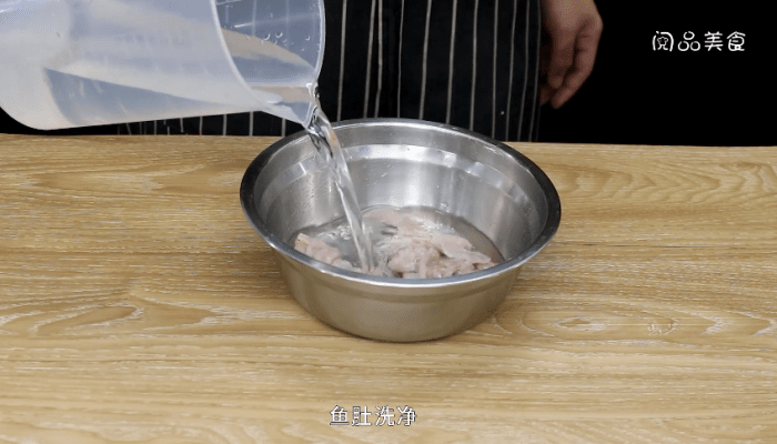 红枣鸡脚鱼肚汤做法步骤：5