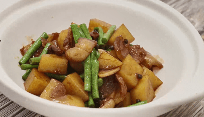 土豆豆角炖肉做法步骤：11