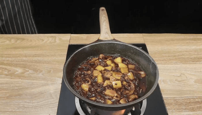 土豆豆角炖肉做法步骤：9
