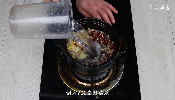 银耳红豆薏米红枣汤做法步骤：6