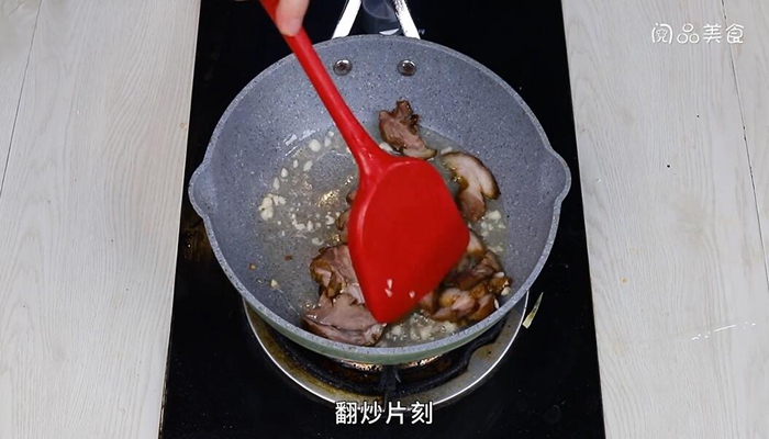 辣椒炒肘子肉做法步骤：5